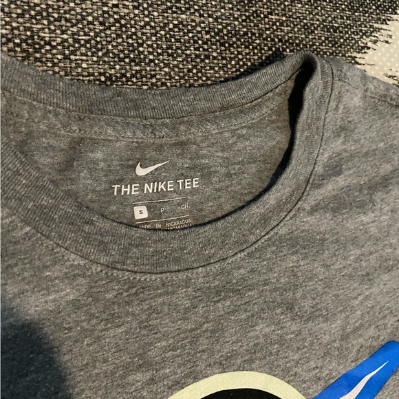 Nike t-shirt size small - Picture 2 of 2